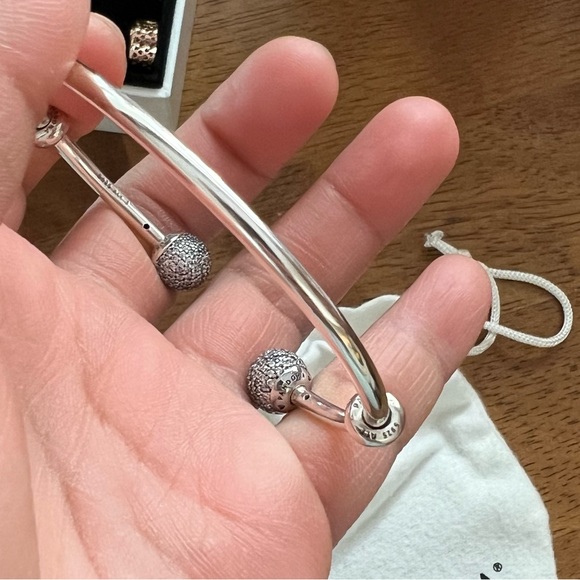 NWOT Pandora Charm Carrier Moments Silver
Pave Bangle Bracelet w 2 Stoppers Sz 3 - Picture 7 of 11